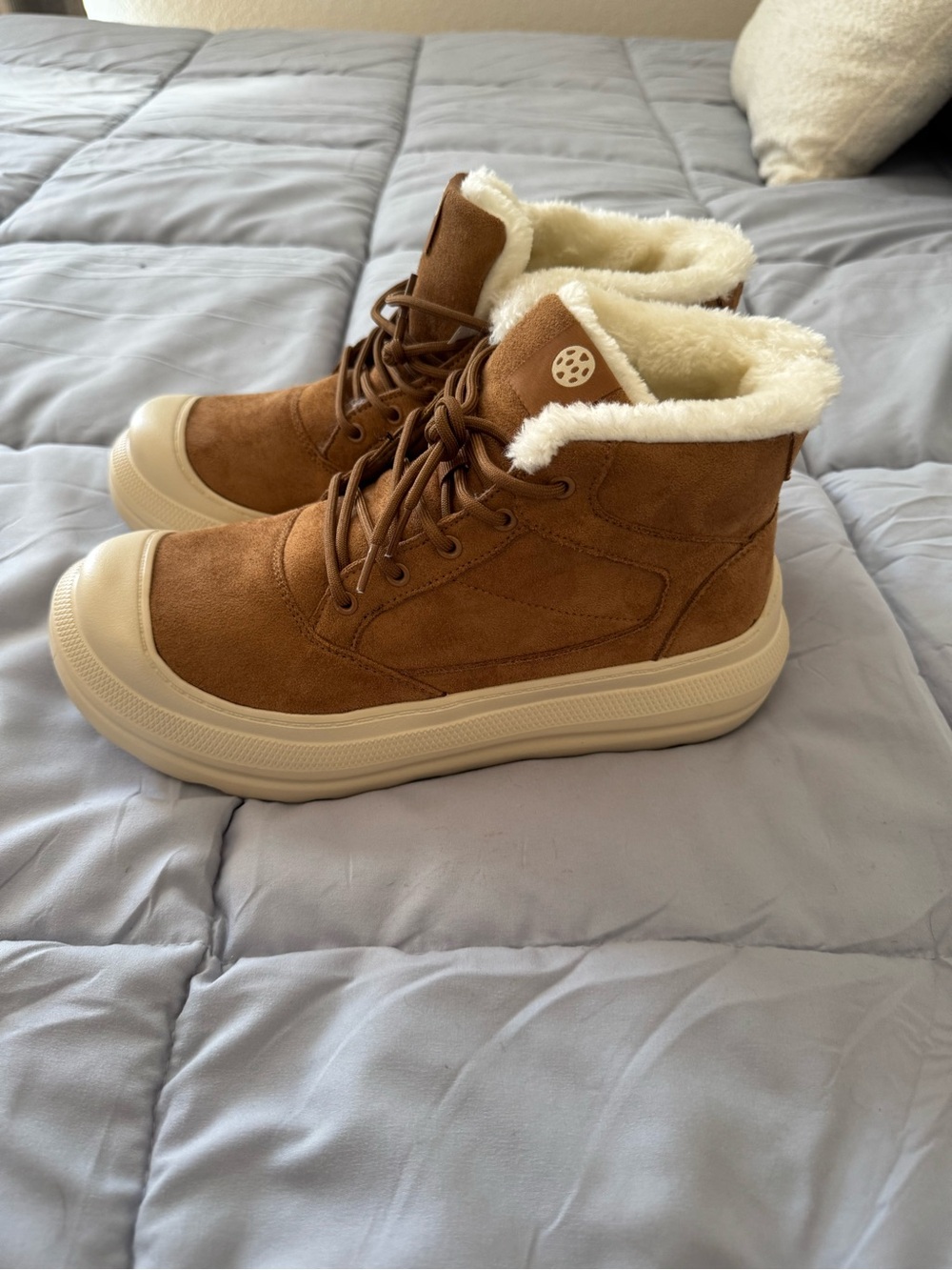 Snow boots